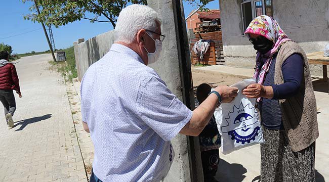 Ergene Belediyesi Kapı Kapı Gezerek Erzak Dağıttı