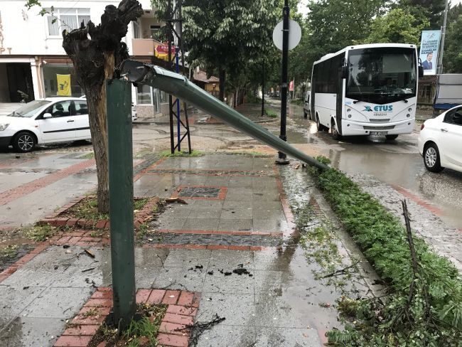 Edirne'yi Sağanak ve Fırtına Vurdu