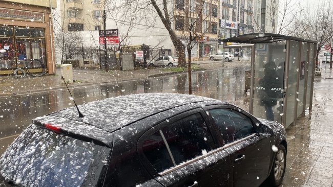 Meteoroloji Uyarmıştı! Çorlu'da Beklenen Kar Yağışı Başladı