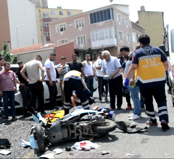 Motosikletler Kafa Kafaya Çarpıştı, 1'i Ağır 3 Yaralı