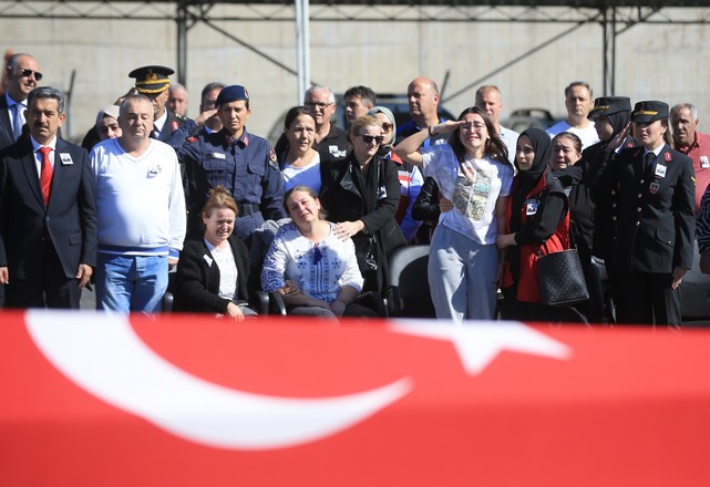 Şehit Kızının Feryadı Yürekleri Dağladı, "Baba Kalk Beni Lütfen Yalnız Bırakma"