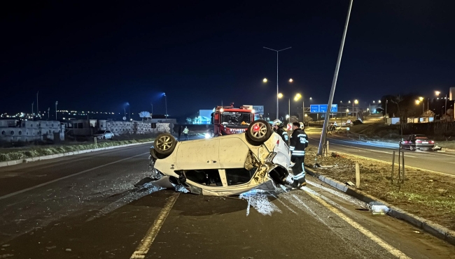 Aydınlatma Direğine Çarpan Otomobil Takla Attı, 1 Yaralı