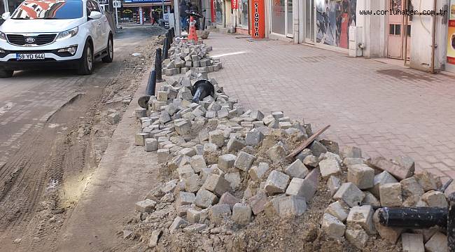 Harabe Şehir Görüntüsü Esnafı Bezdirdi