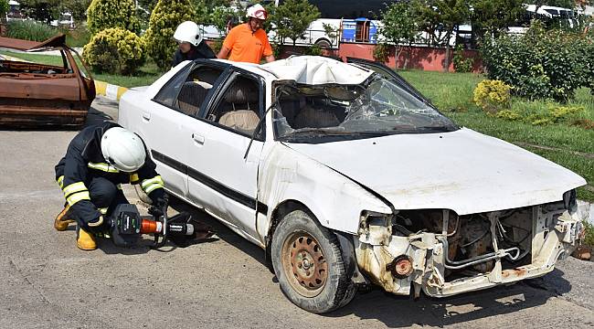 İtfaiye Erlerine Uygulamalı Eğitim