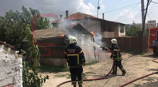 Birbirine Değen Elektrik Telleri Yangın Çıkarttı