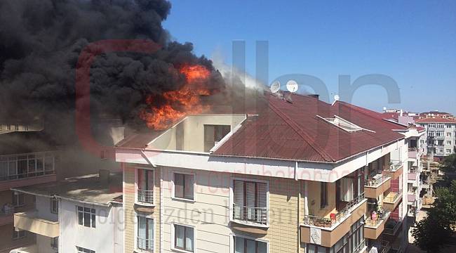 Apartmanın Çatısında Çıkan Yangında İtfaiye Eri Yaralandı