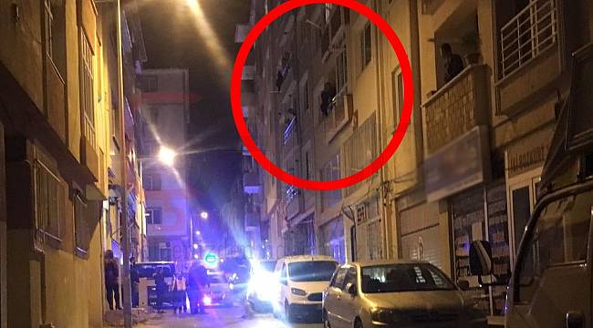 Balkondan Atlamasını Polis Memuru Engelledi