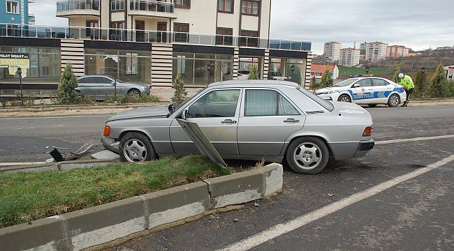 Kontrolden Çıkan Otomobil Orta Refüje Çarptı, 1 Yaralı