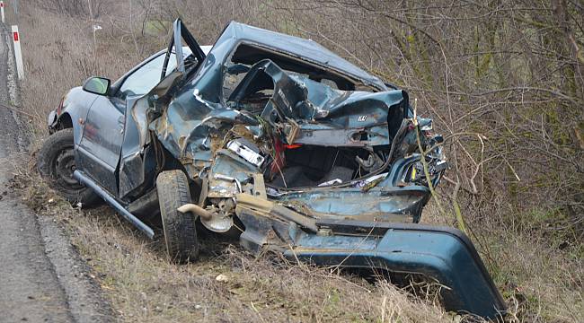 Hurdaya Dönen Otomobilde Sürücü Sıkışarak Yaralandı