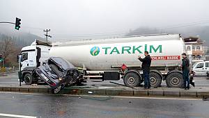 Kocaeli'de Tanker İle Otomobil Çarpıştı: 3 Yaralı