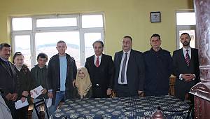 Öğrenciler Karnelerini Kahvehanede Aldı
