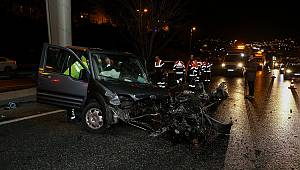 Beyoğlu'nda Bariyerlere Çarpan Otomobilin Sürücüsü Ağır Yaralandı