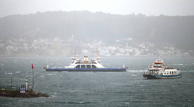 Çanakkale Boğazı Fırtına Nedeniyle Transit Gemi Geçişlerine Kapatıldı