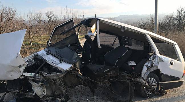 Kaza Sonrası Otomobil Hurdaya Döndü, 4 Yaralı