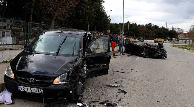 Otomobiller Çarpıştı, 4 Yaralı