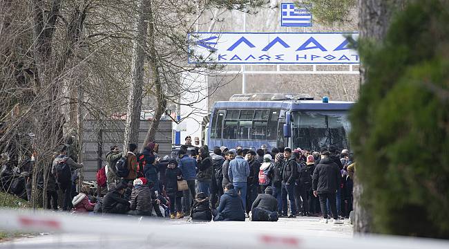 Yunanistan Sınır Kapısı Geçişlere Kapandı