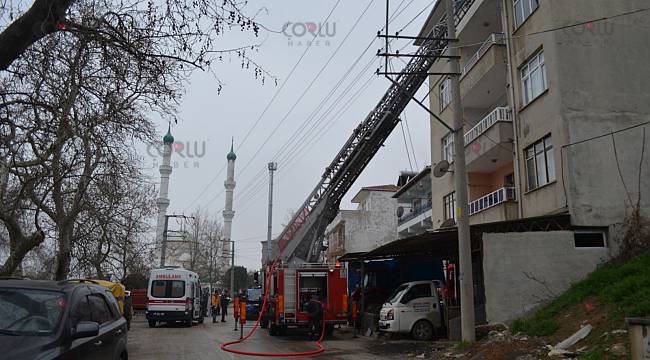 4 Katlı Binada Çıkan Yangın Paniğe Neden Oldu