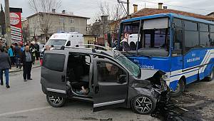 Öğrencileri Taşıyan minibüs Kaza Yaptı, 20 Yaralı