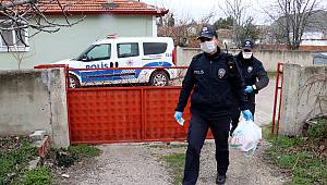 Yaşlı ve Hastalara Polis Ekiplerinden "Teşekkürlü Hizmet"