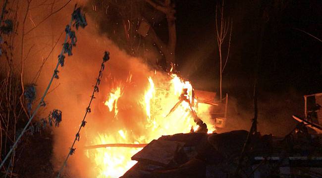 Barakada Çıkan Yangın Hasara Neden Oldu