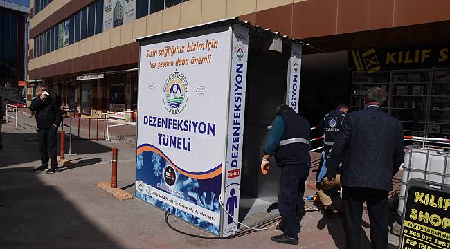 Halk Pazarı Girişine Dezenfeksiyon Tüneli Kurdu