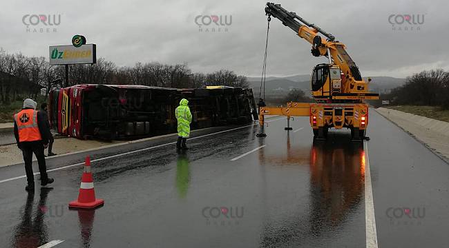 Kontrolden Çıkan Tır Devrildi