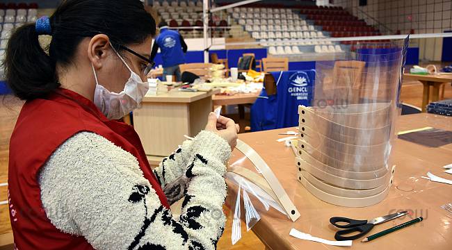 Spor Salonu Maske Üretim Atölyesine Dönüştürüldü