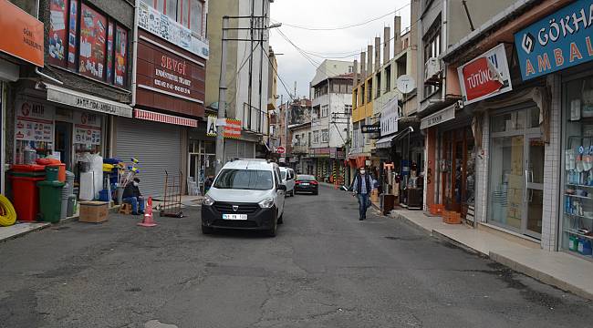 Saray Caddesi'ndeki Esnaf Bir Bir Kapanıyor