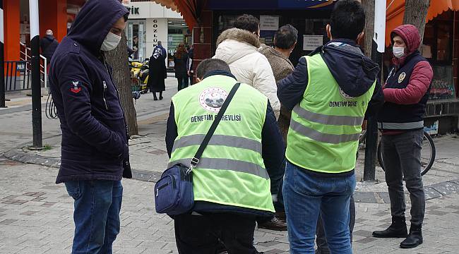 Maske Takmadığı ve Yasak Yerde Sigara İçtiği İçin 1 Kişiye 1800 Lira Ceza Kesildi