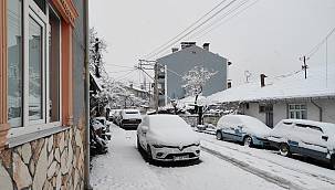 Balıkesir'in Dursunbey İlçesinde Kar Yağışı Etkili Oluyor