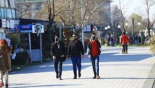 Kısıtlamadan Muaf Turistler Sapanca'da Güzel Havanın Tadını Çıkardı