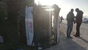 Bursa'da Lastiği Patlayan İşçi Servisi Devrildi, 18 Yaralı