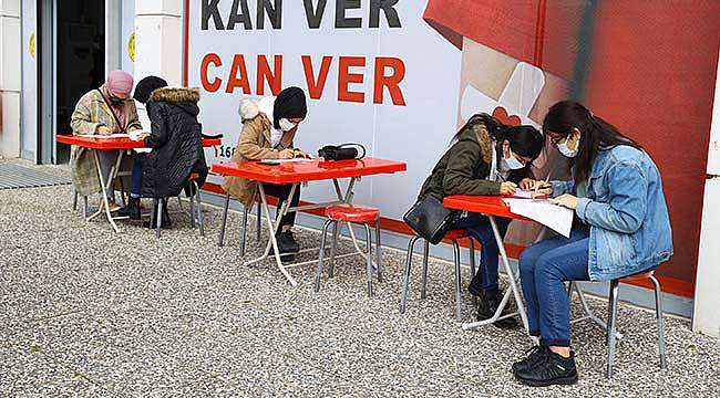 Edirne'de Öğrenim Gören 70 Yabancı Öğrenci Kan Bağışında Bulundu