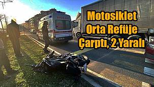 Motosiklet Orta Refüje Çarptı, 2 Yaralı