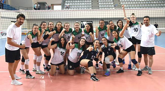 ÇBSK Kadın Voleybol Takımı Tarih Yazdı