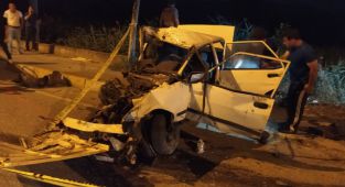 Sakarya'da Otomobil Ağaca Çarptı, 1 Ölü, 1 Yaralı
