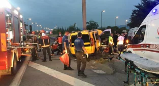 Sakarya'da Feci Kaza, 2 Ölü 3'ü Çocuk 5 Yaralı