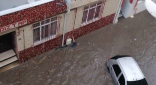 Yağış Sırasında Elektrik Akımına Kapılarak Ağır Yaralandı