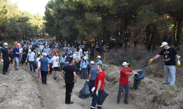 Piknikçilerin Ormana Bıraktığı 10 Kamyon Çöp Toplandı