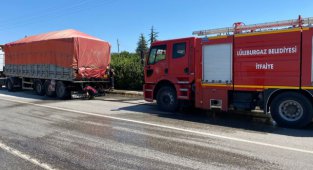Seyir Halindeki Tır Alev Aldı