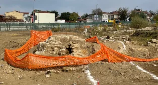 Selimiye Meydanı Kazılarında Roma Döneminden Kalma Aile Mezarlığı Bulundu