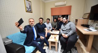 Üniversiteliler Su İndirimi İçin Aktaş'ı Evlerinde Ağırlayıp Teşekkür Etti