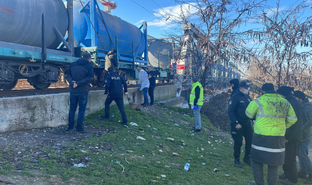 Raylarda Yürüyen Yaşlı Adama Tren Çarptı