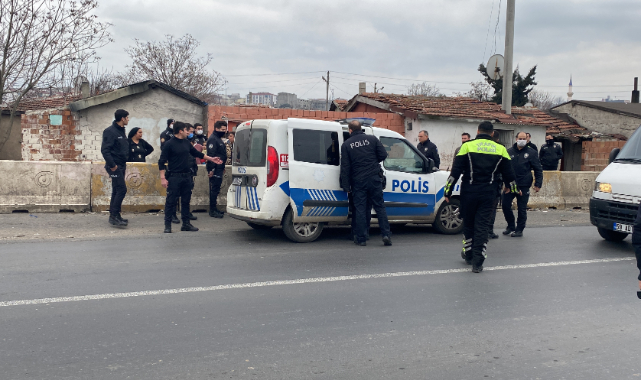At Arabalı Hırsızlar Polise Bıçak ve Satırla Saldırdı