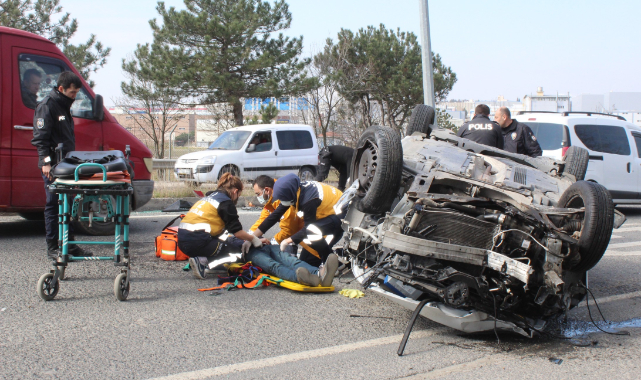 Aydınlatma Direğine Çarpan Otomobil Takla Attı, 1 Ağır Yaralı