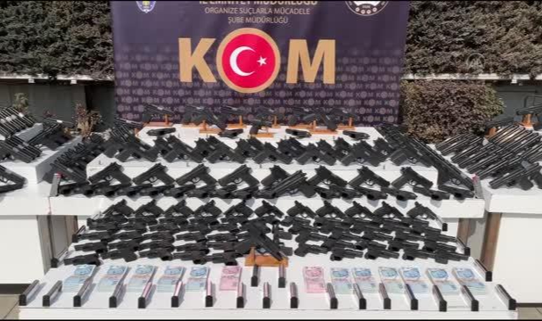 İstanbul'da 5 Adreste 266 Tabanca Ele Geçirildi