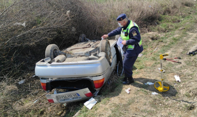 Otomobil Şarampole Yuvarlandı, 1'i Çocuk 5 Yaralı
