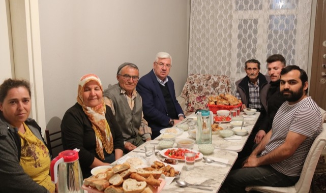 Başkan Yüksel, Bir Aileye İftarda Konuk Oldu