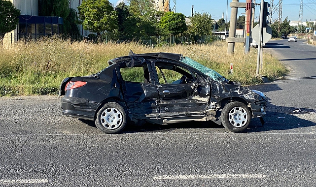 Yürekleri Ağza Getiren Kaza! Patlayıcı Yüklü Kamyonet Otomobille Çarpıştı