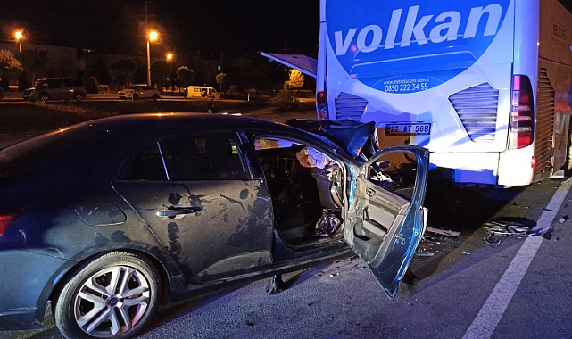 Otomobil Otobüse Arkadan Çarptı, 2 Ölü